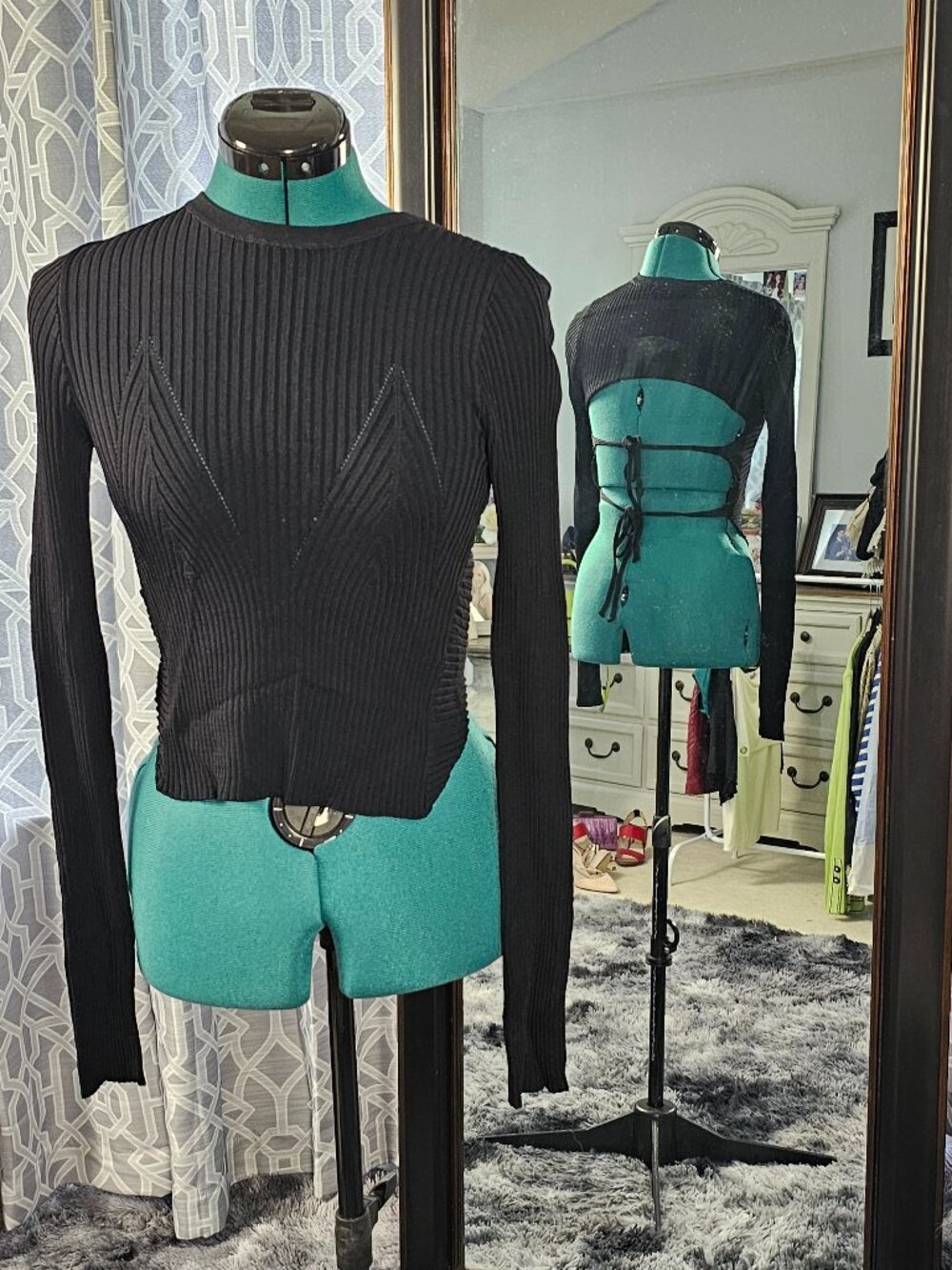 find me now “Audrey” Ribbed Knit Crop Top, Size S
